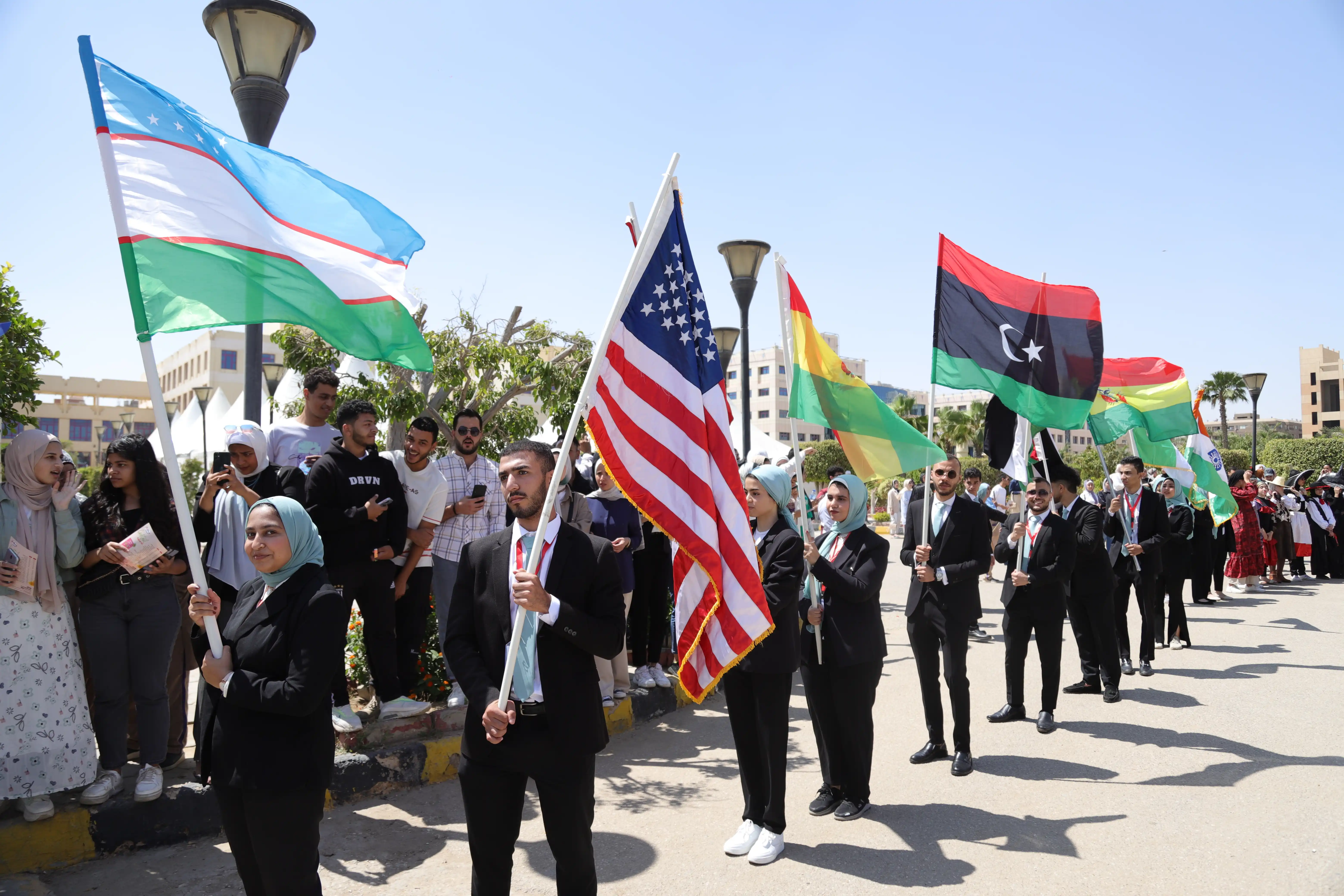 المهرجان الثقافي الدولي الثالث عشر 19